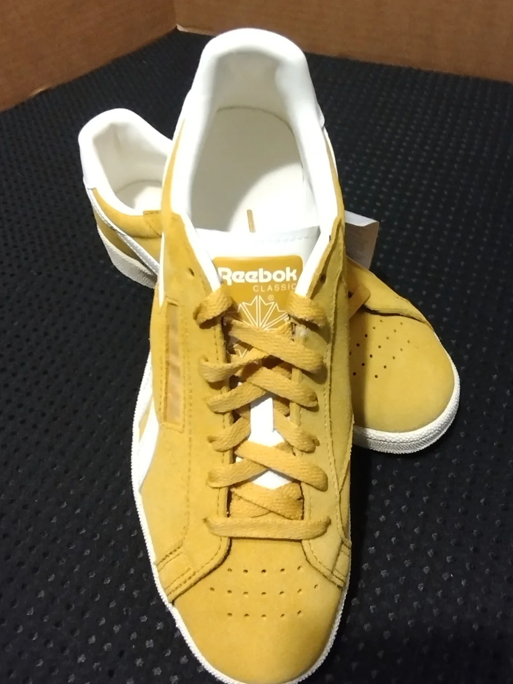 Reebok Classic Club Tennis Shoes Size 9 Heritage Gold Suede